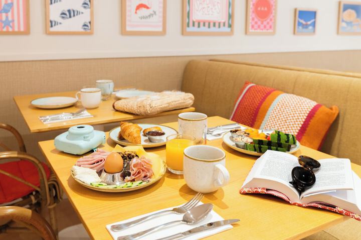 Breakfast buffet