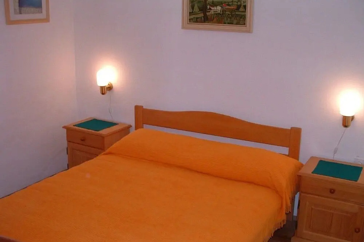 Room 3 of 8