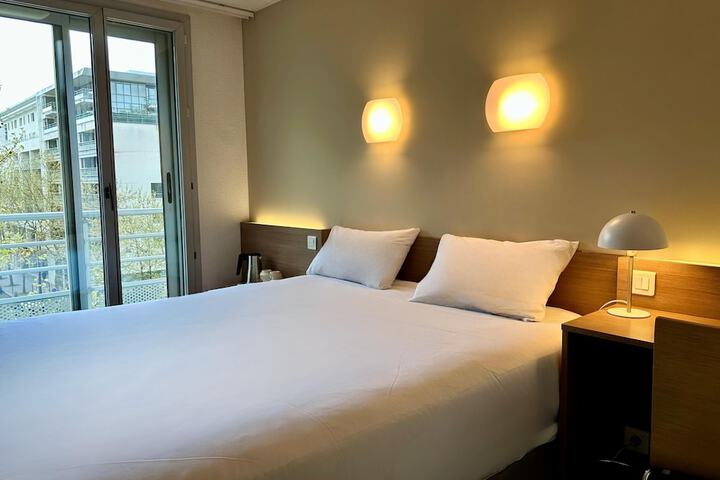 Room 16 of 46