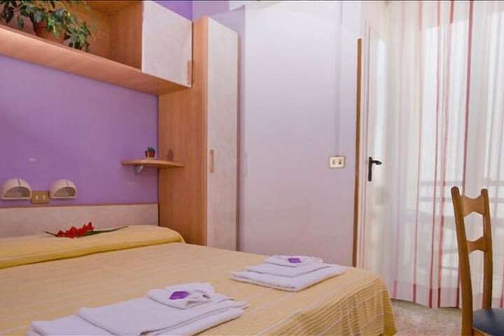 Room 5 of 32