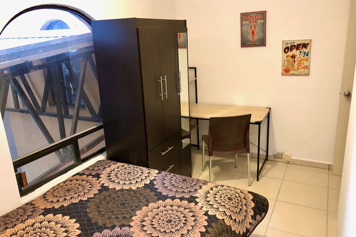 Room 8 of 18