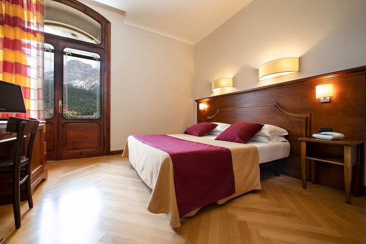 Room 5 of 19