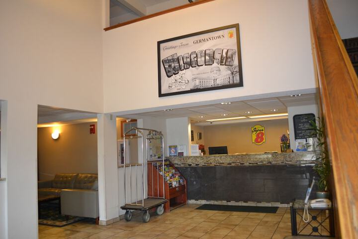 Check-in/check-out kiosk