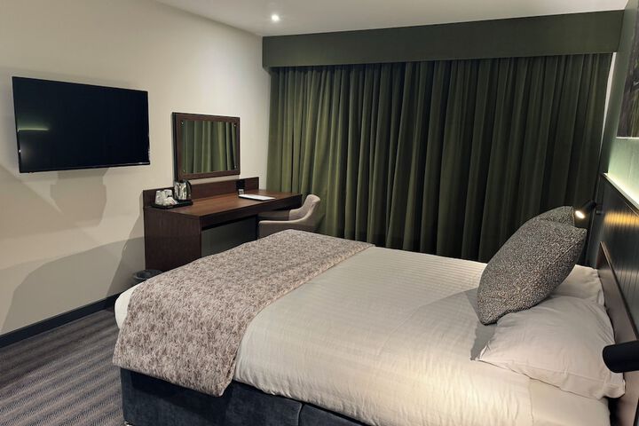 Room 16 of 44