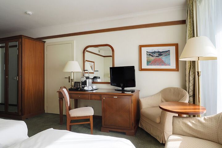 Room 16 of 217