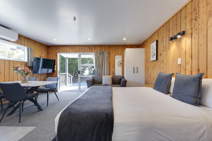 Room 14 of 90