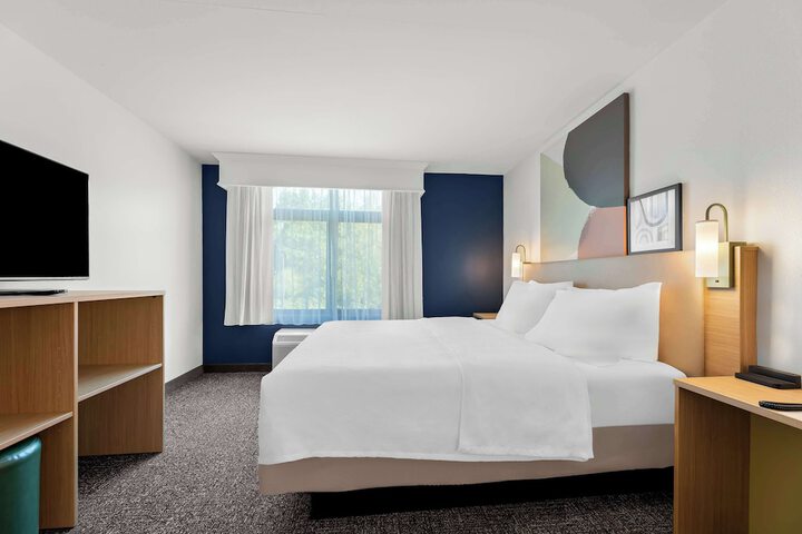 Room 10 of 38