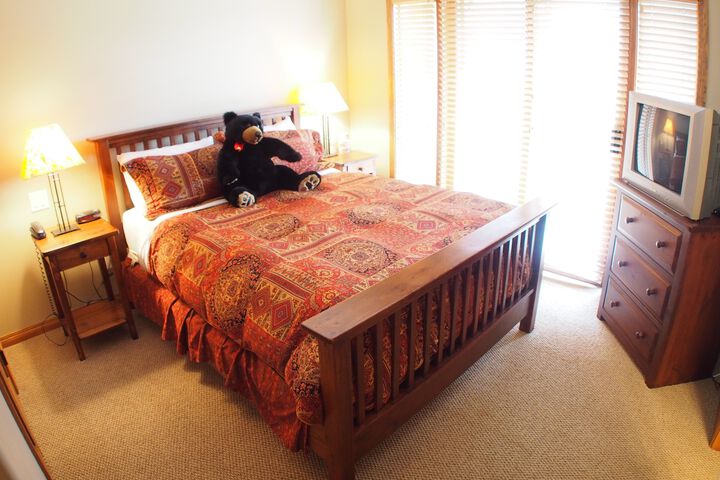Room 6 of 16