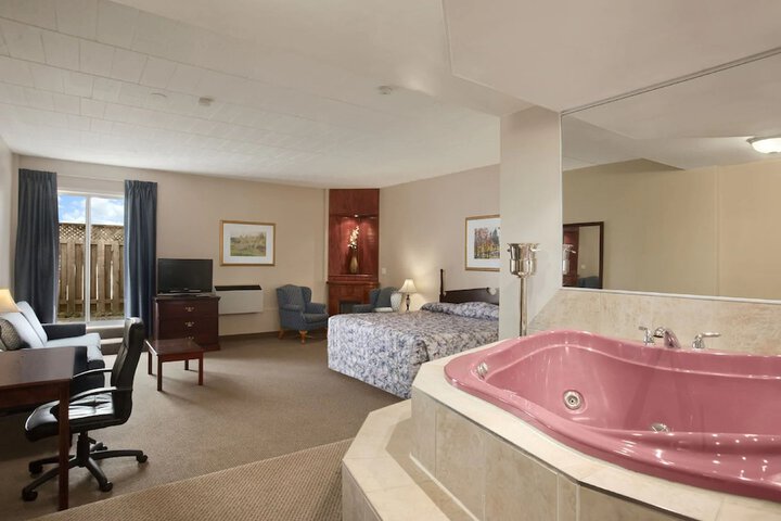 1 King Deluxe Room (2 of 8)