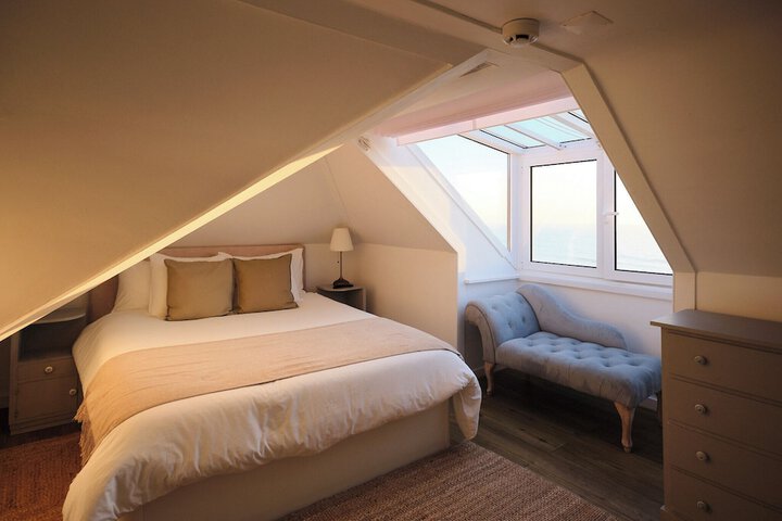 Room 28 of 76