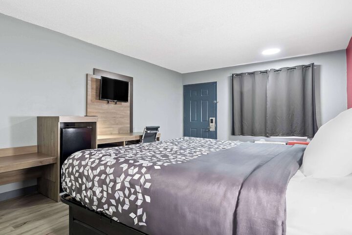 1 King Bed (12 of 17)