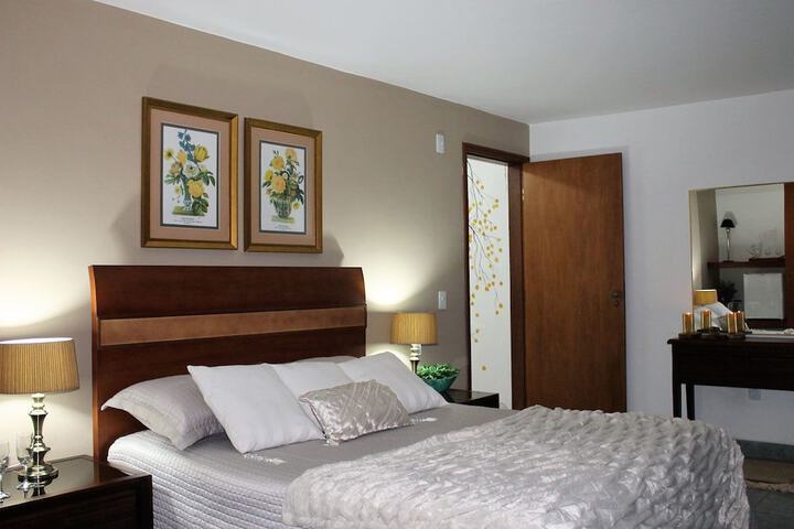 Room 4 of 7