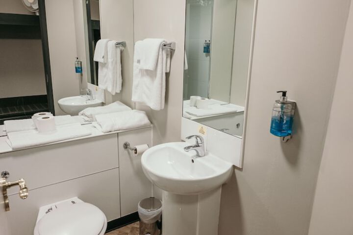 Room 30 of 61