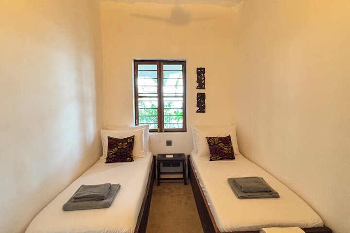 Room 2 of 61