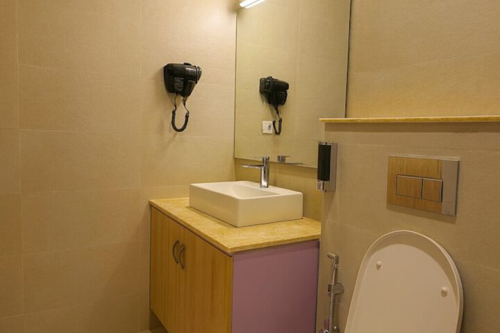 Room 34 of 38