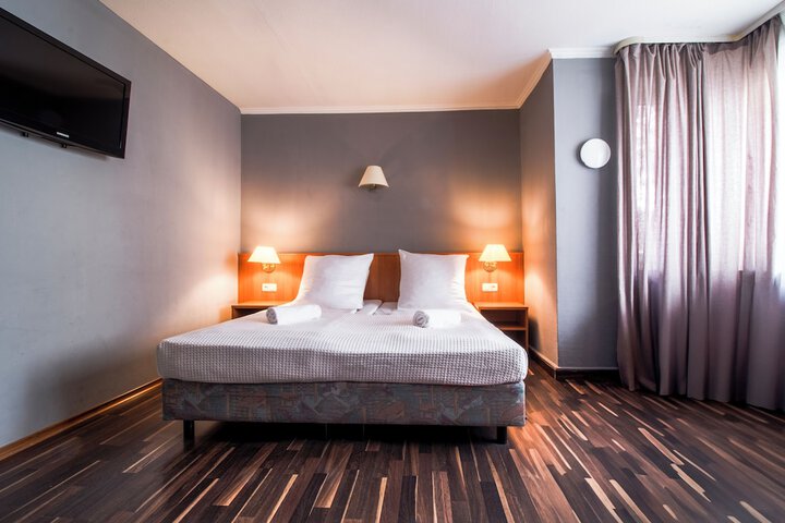 Room 25 of 145