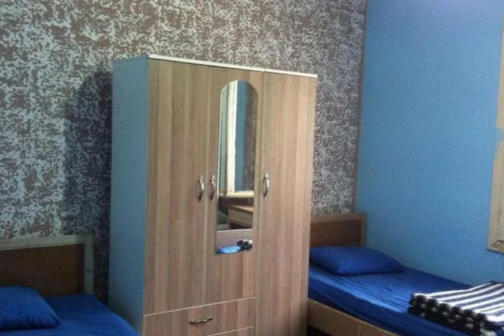 Room 6 of 10