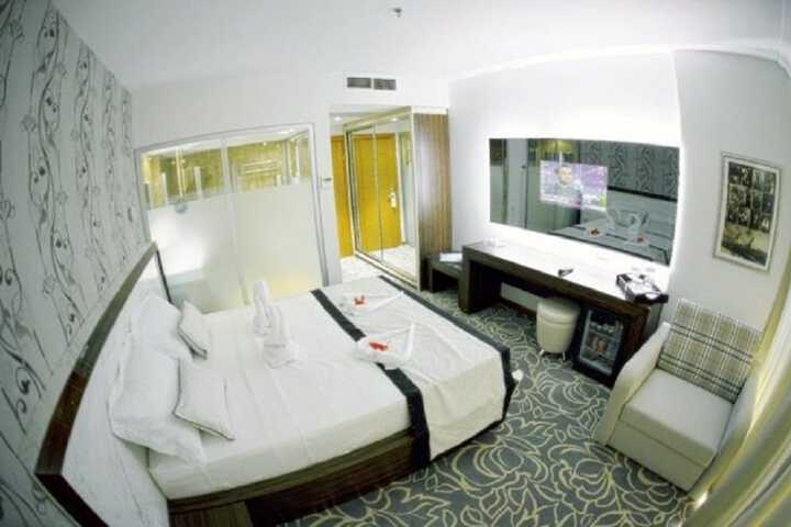 Room 6 of 43