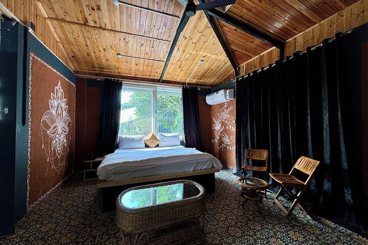 Room 15 of 102