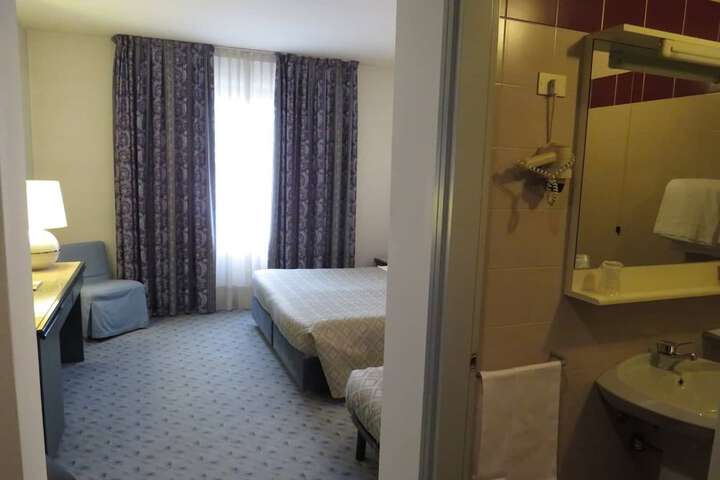 Room 6 of 31