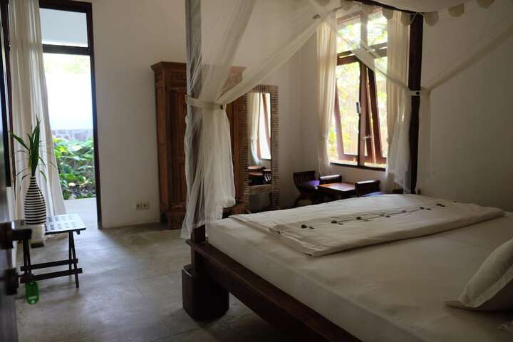 Room 8 of 76