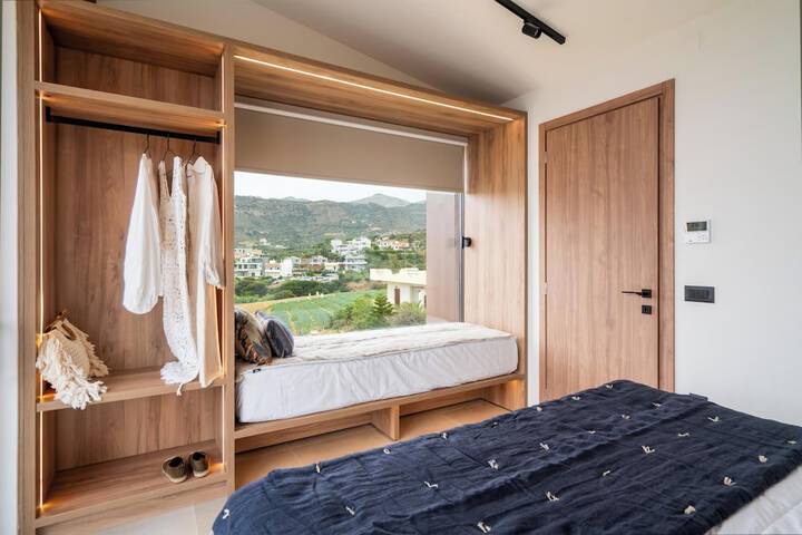Room 2 of 60