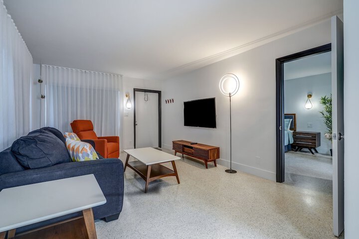 1 Bedroom Deluxe Apartment King Bed Sofa Kitchen Accessible (6 of 42)