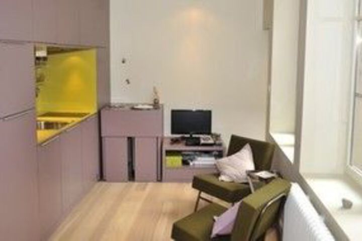 Room 10 of 12