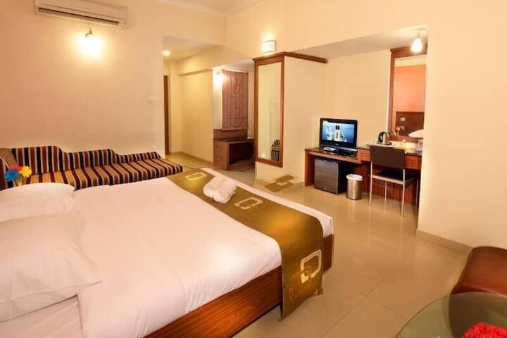 Room 6 of 33