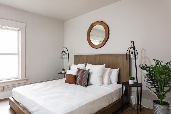 Room 3 of 200