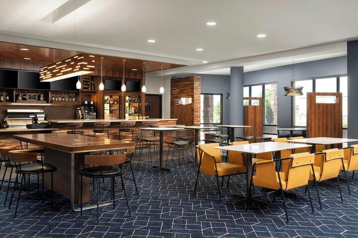 Lobby lounge