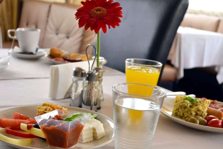 Breakfast meal