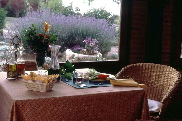 Dining 25 of 57