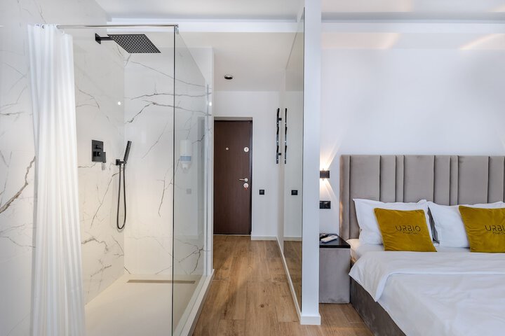 Room 28 of 92