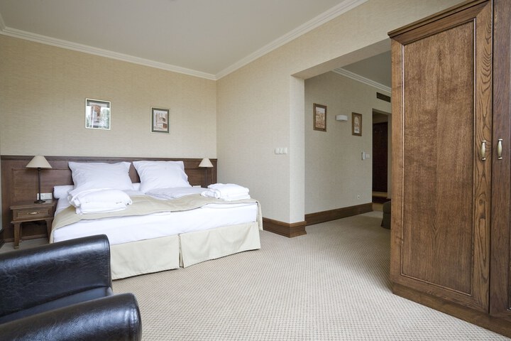 Room 30 of 40
