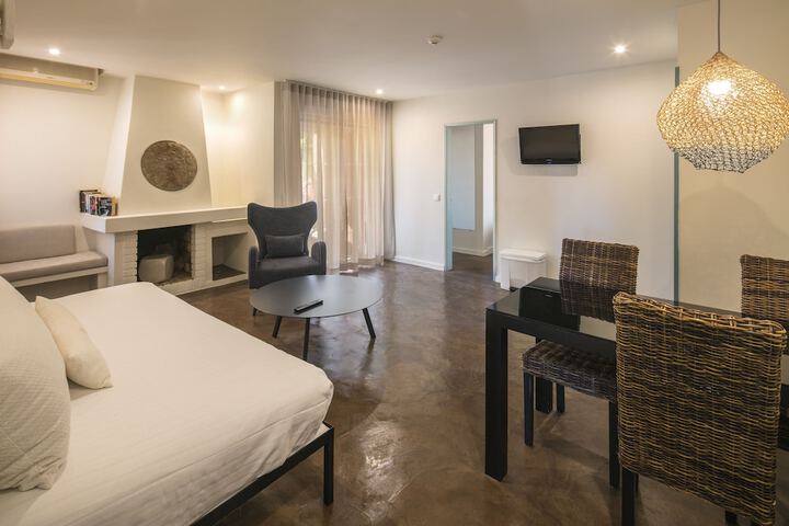 Room 32 of 85
