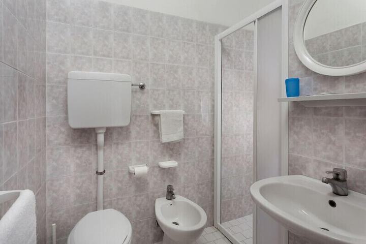 Room 15 of 23