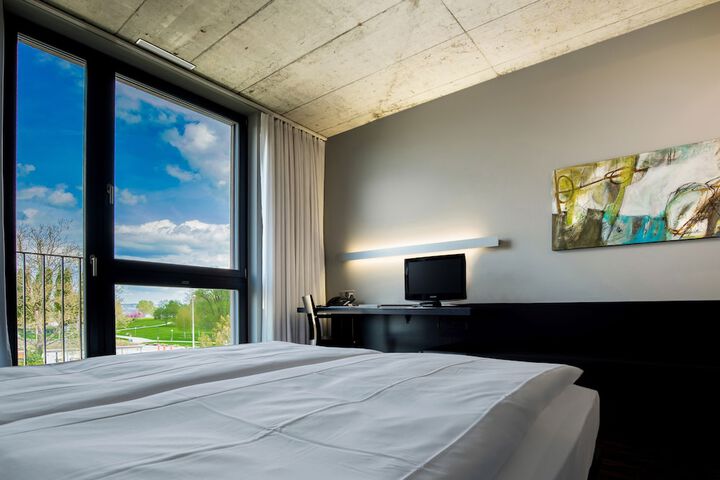 Room 5 of 38