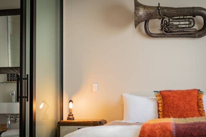 Room 25 of 53