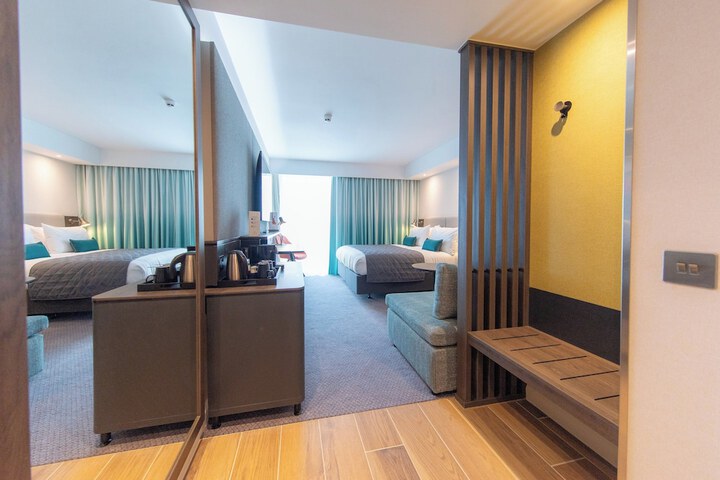 Room 6 of 120