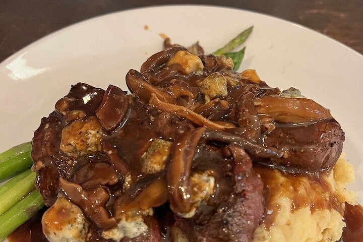 Dining 90 of 146