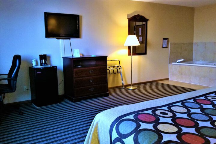 1 King Bed (8 of 12)