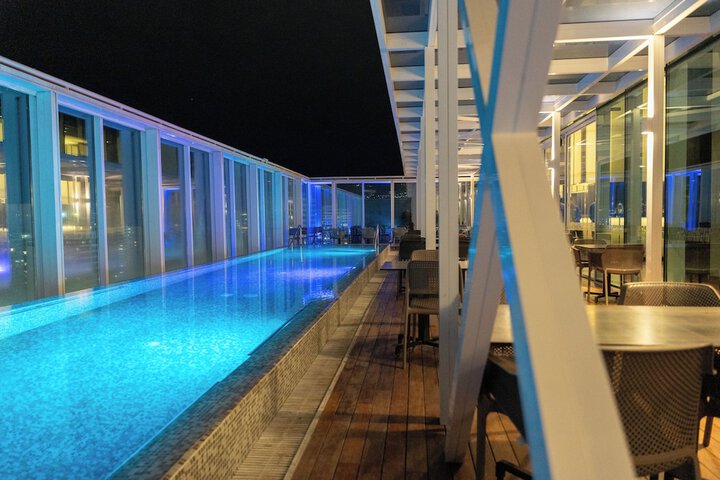 Hotel Pool