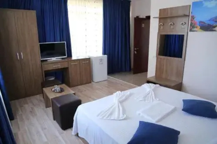 Room 6 of 11