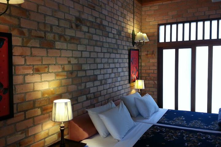 Room 8 of 64