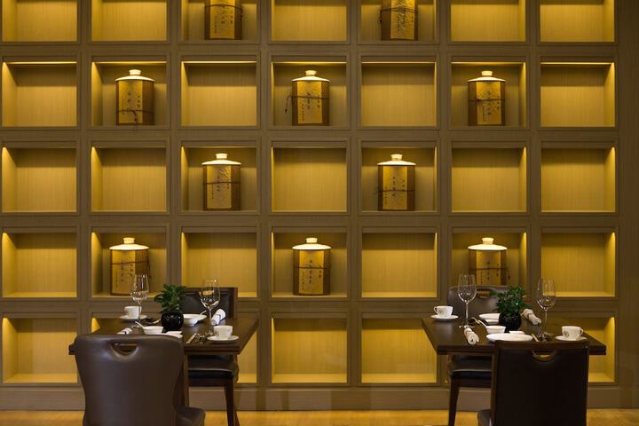 Dining 56 of 100