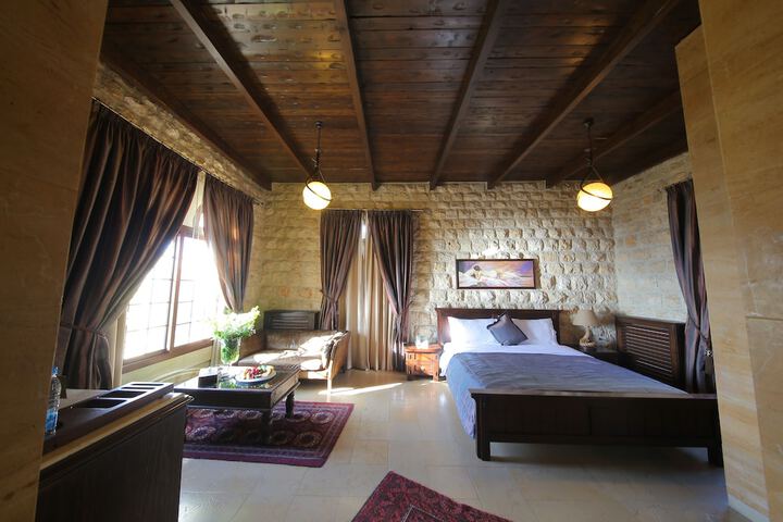 Room 6 of 49