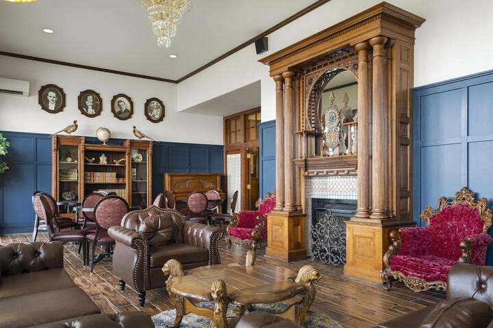 Entrance & Lobby