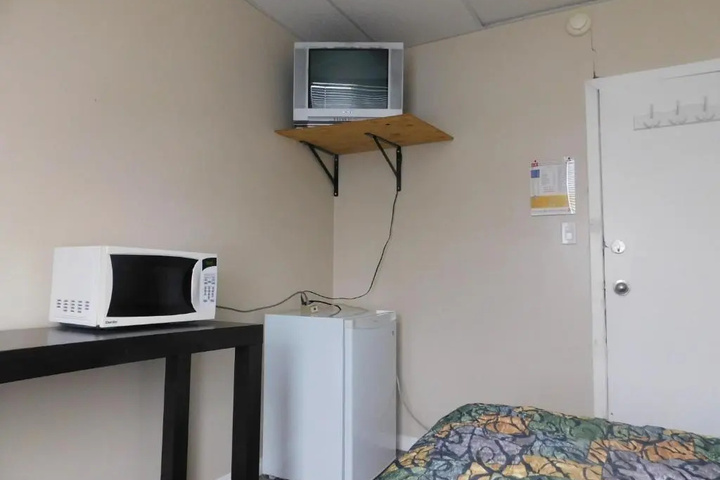 Room 2 of 9