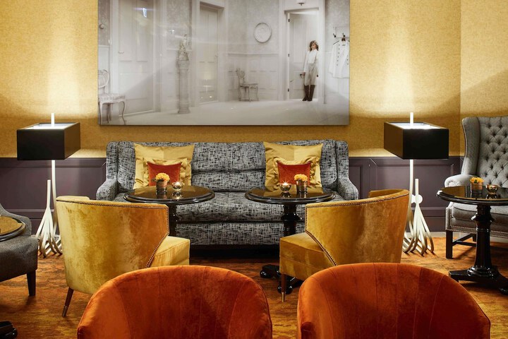 Lounge 152 of 203